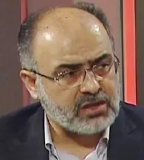 رشته اولیه پسر بنده &laquo;دامپزشکی مازاد&raquo; بود؛ ما بعد از چند روز از شروع کلاس&zwnj;های رضا متوجه شدیم که این قانون وجود دارد، بنابراین رشته او را به &laquo;پزشکی&raquo; تغییر دادیم!