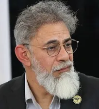 مسئولیت اصلی اجرای ماده ۱۹ بر عهده سازمان دامپزشکی است و وظیفه سازمان نظام دامپزشکی فقط و فقط تایید صلاحیت و رتبه&zwnj;بندی است/ برای تعرفه دامپزشکی یک پایه&zwnj;گذاری غلط انجام شده و همه ما را متخلف کرده است