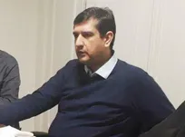 اشخاصی که بدون اخذ پروانه به امر درمان و مایه&zwnj;کوبی دامپزشکی اشتغال ورزند، به ۳ تا ۶ ماه حبس محکوم خواهند شد