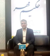 توصیه می&zwnj;کنم دانشجویان سال&zwnj;های ابتدایی دامپزشکی در چنین نمایشگاه&zwnj;هایی شرکت کرده و با محیط صنف و رشته&zwnj;ای که قرار است در آینده به فعالیت بپردازند، آشنا شوند