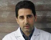 دامپزشکان به تمسخر گفته بودند سر خروس را می&zwnj;برند و می&zwnj;خورند، نه اینکه چشم آن را عمل کنند!/ کاری را انجام دادیم که دامپزشکان آن را انجام ندادند
