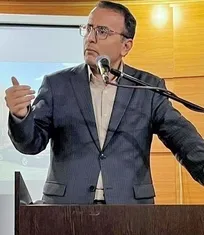دامپزشکی در میدان جنگ روایت&zwnj;ها: وقتی رئیس سازمان دامپزشکی کشور علنا شجاعت رسانه&zwnj;ای، را مصداق&nbsp;سنگرساز سلامت می&zwnj;داند - دکتر جواد شایان&zwnj;خواه