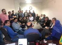 اعتراض دسته&zwnj;جمعی کلینیسین&zwnj;های حیوانات خانگی و حضور ۴۰ نفر از آنان در سازمان نظام دامپزشکی/ متاسفانه نوع نگاه شهرداری به خدمات دامپزشکی، تجاری است