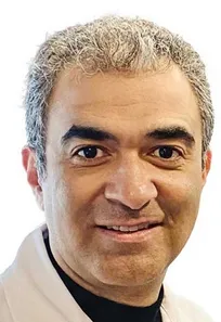 اگر کاردان دامپزشکی فعالیت درمانی کند، از نظر من لزوماً خلاف نکرده است/ تفاوتی میان تابلوی بیمارستان مجهز ما و یک بیمارستان ۲۵۰ متری وجود ندارد/ سازوکار صدور پروانه، دامپزشکی را به&zwnj;جای توسعه به سمت کوچک شدن می&zwnj;برد/ پروانه مراکز درمانی دامپزشکی باید به شخصیت حقوقی صادر شود، نه یک فرد/ واقعیت&zwnj;ها را باید گفت،حتی اگر به قیمت فحش خوردن تمام شود