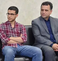 گفت&zwnj;وگوی حکیم مهر با &laquo;دکتر روح&zwnj;الله جمشیدی&raquo; رئیس اداره دامپزشکی شهرستان جویبار که فرزندش رتبه ۱۹ کنکور تجربی را کسب کرد/ دلم می&zwnj;خواهد فرزندم در ایران بماند و به این کشور خدمت کند