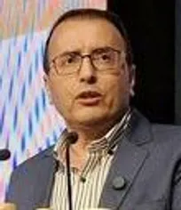 تأکید رئيس سازمان دامپزشکی کشور بر ضرورت اصلاحات در ساختار بهداشتی صنعت طیور کشور