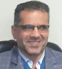 راه حل برون&zwnj;رفت بخش خصوصی دامپزشکی از وضعیت موجود، &laquo;تجمیع دارو و درمان&raquo; است/ متاسفانه از سرایدار ادارات دولتی تا مامورین تلقیح مصنوعی و دلالان دام &laquo;آقای دکتر&raquo; شده&zwnj;اند!