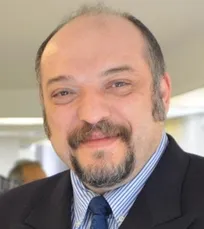 رأی دیوان عدالت اداری به دامپزشکی توهین می&zwnj;کند/ اگر فعالیت دامپزشکان در اماکن با کاربری مسکونی مشکل داشته، چرا توسط یک سیستم دولتی به آنها مجوز کار داده شده است؟